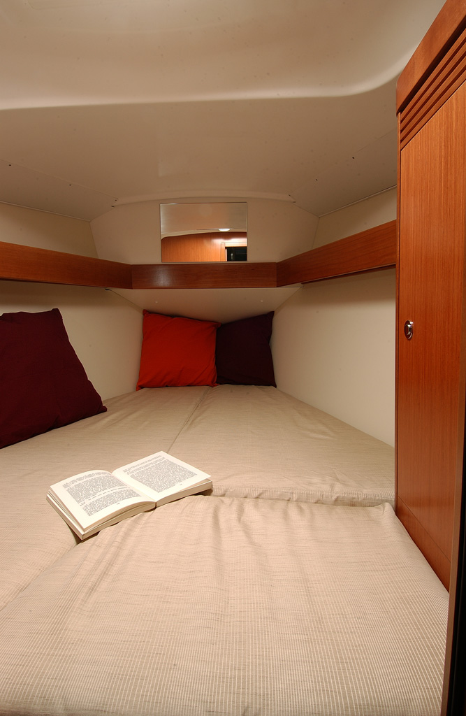 segel charter yacht Oceanis 31 33